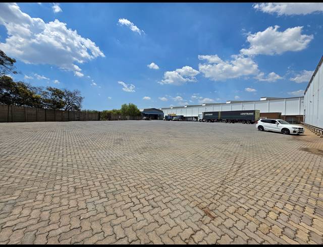 1,703M² WAREHOUSE TO LET IN JUPITER